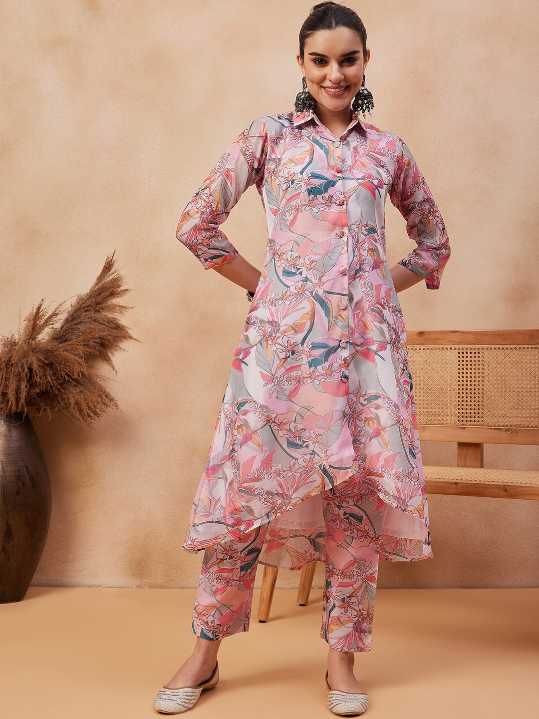 

SERONA FABRICS Shirt collar Floral Printed Regular Chanderi Cotton Kurta with Trousers, Pink