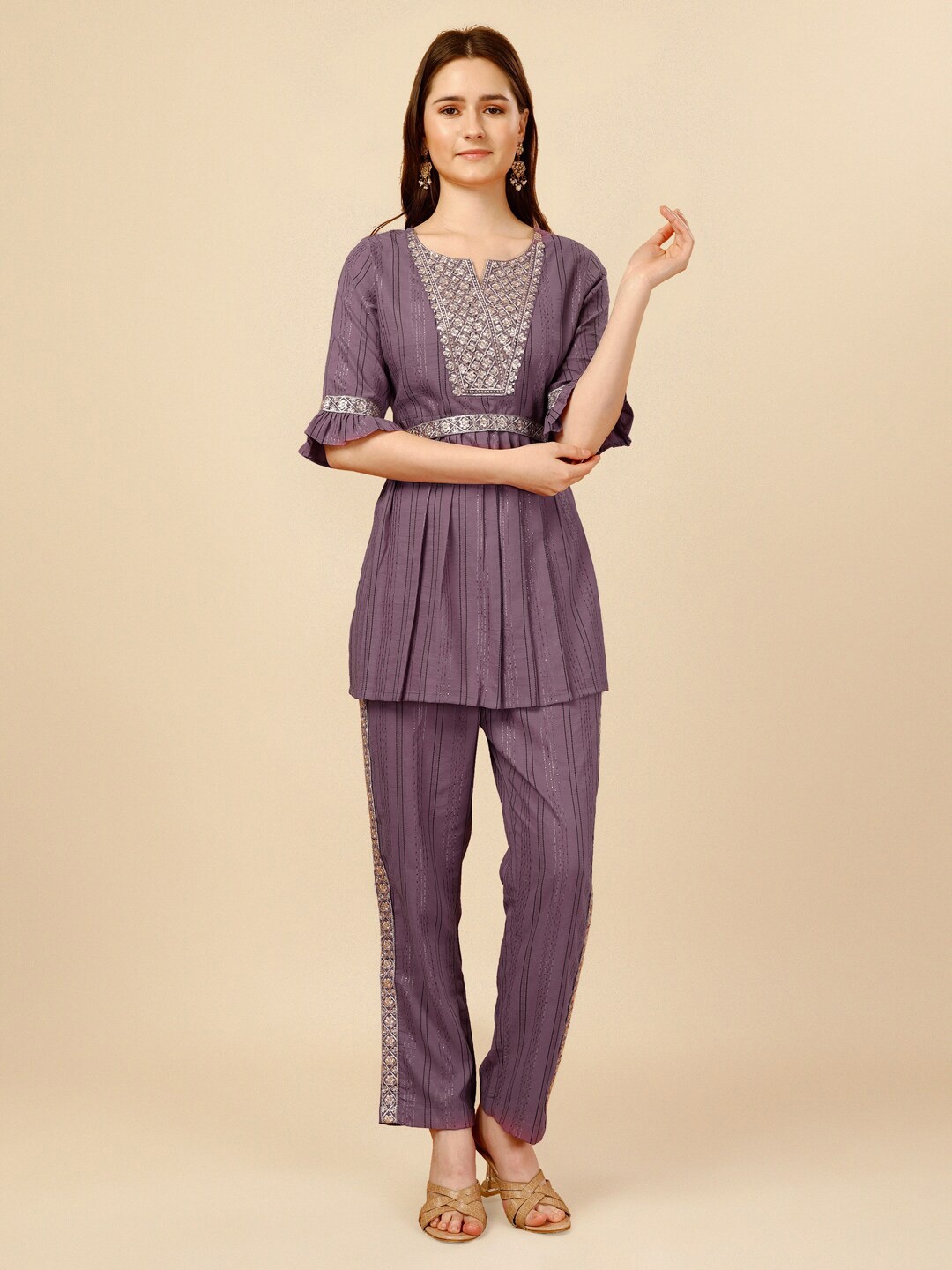 

NAINVISH Floral Embroidered Tunic With Trouser, Purple
