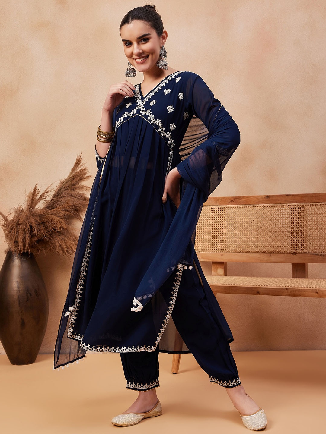 

SERONA FABRICS V-Neck Three Quarter Sleeves Floral Embroidered Empire Sequinned Kurta Set, Blue