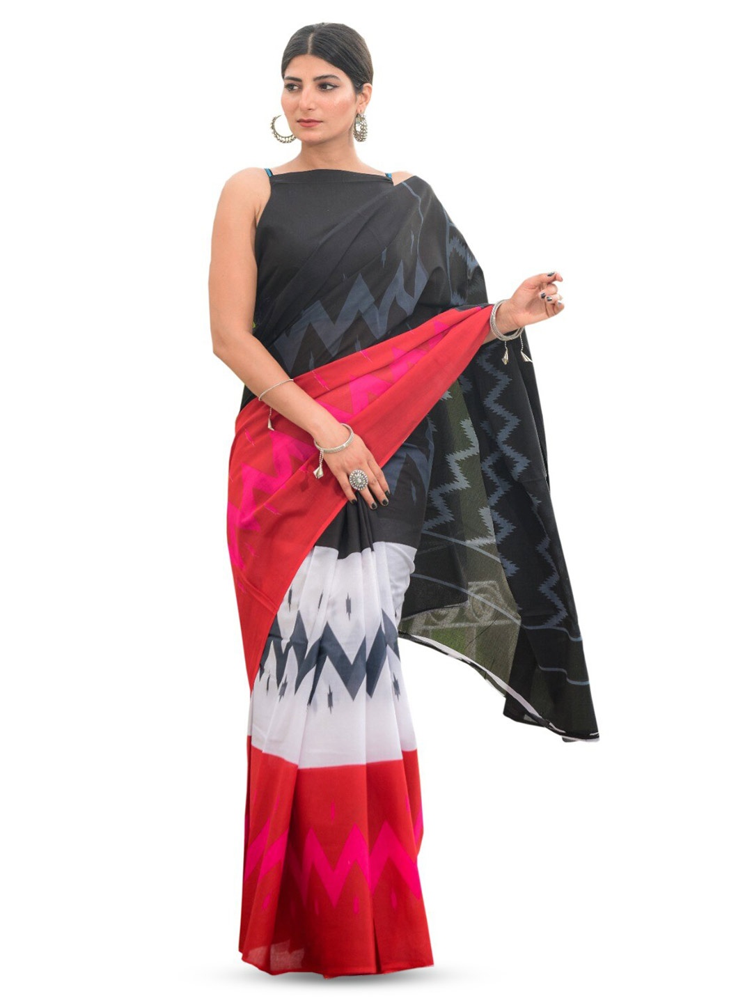 

TROPWEAR Chevron Ikat Printed Pure Cotton Block Print Saree, White