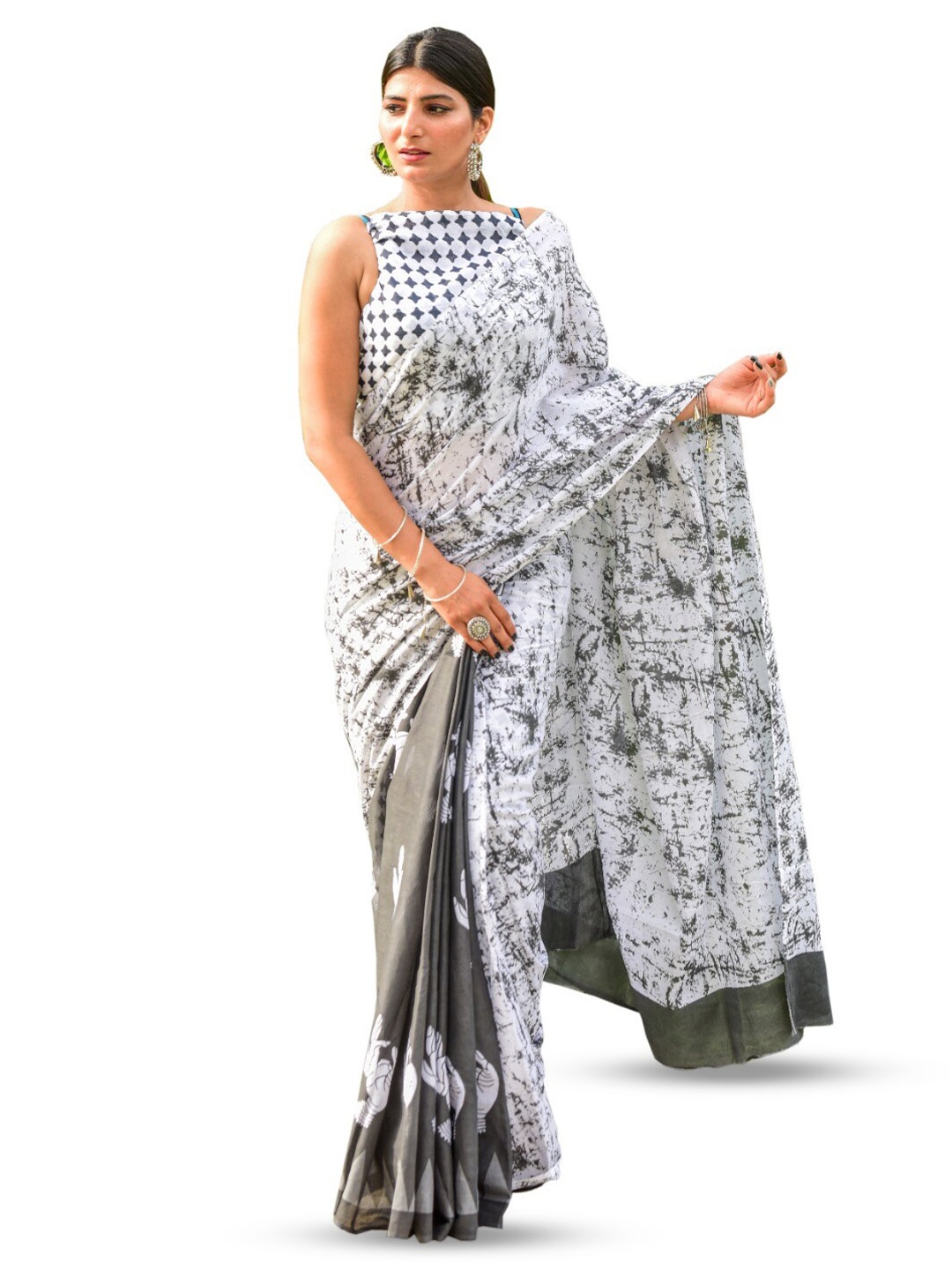 

TROPWEAR Abstract Ikat Printed Pure Cotton Block Print Saree, Grey