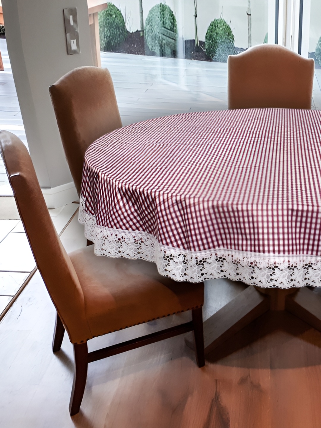 

Stylista Red & White Striped Round Waterproof Round 6-Seater Table Cover