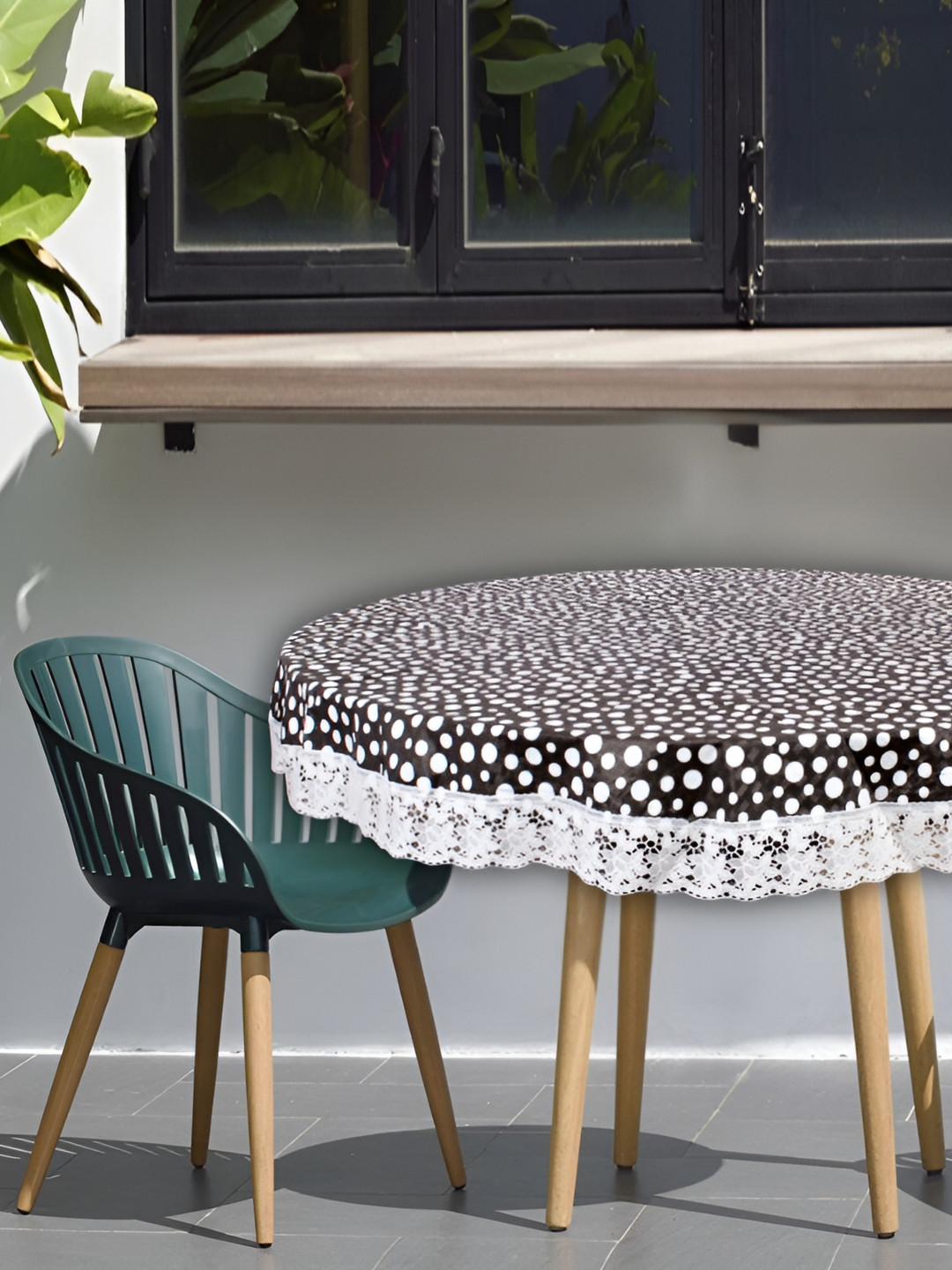 

Stylista Black & White Printed Waterproof Round 2-Seater Table Cover