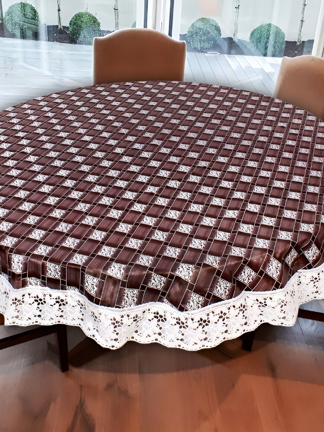 

Stylista Brown & White Geometric Waterproof Round 6 Seater Table Cover