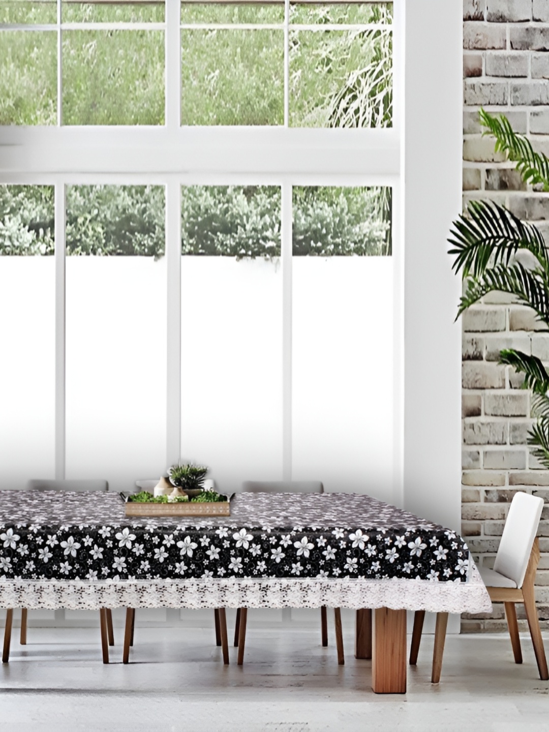 

Stylista Black Waterproof 8-Seater Rectangular Table Cover