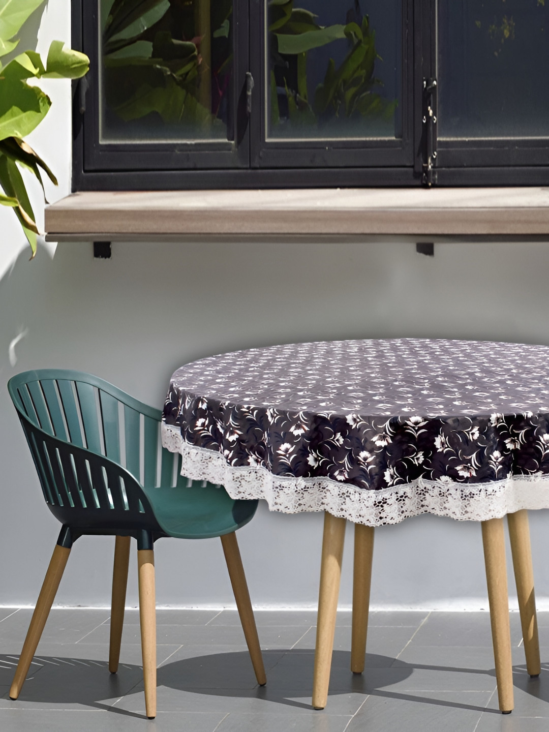 

Stylista Black & White Floral Printed 1.21 m x 1.21 m Waterproof Round Table Cover