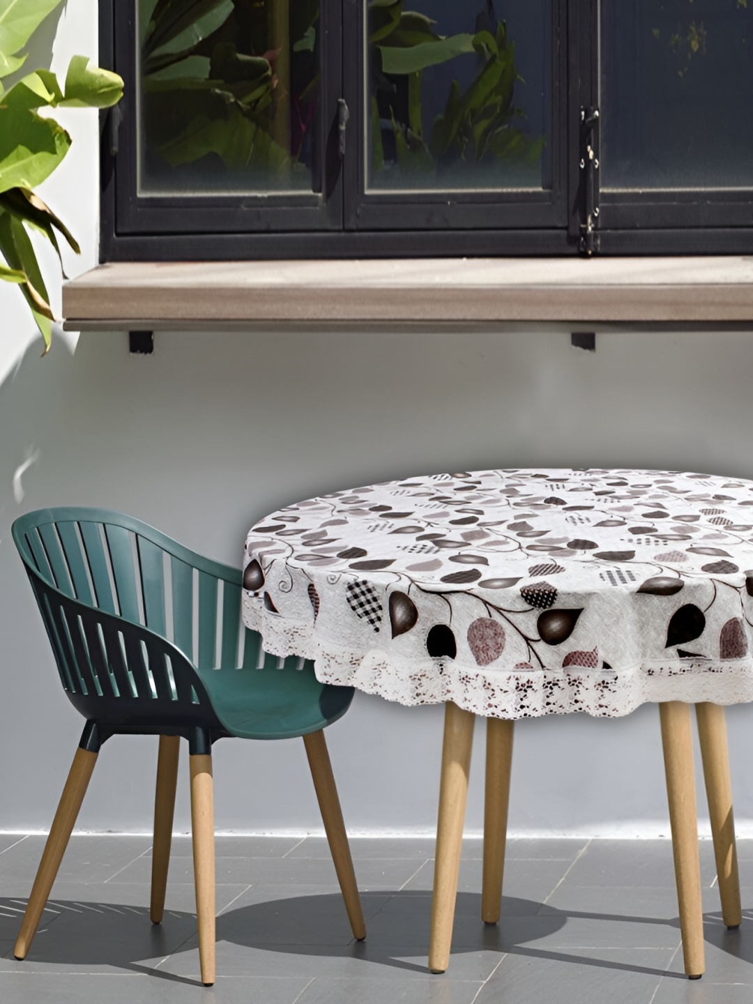 

Stylista White Waterproof Round 2-Seater Table Cover