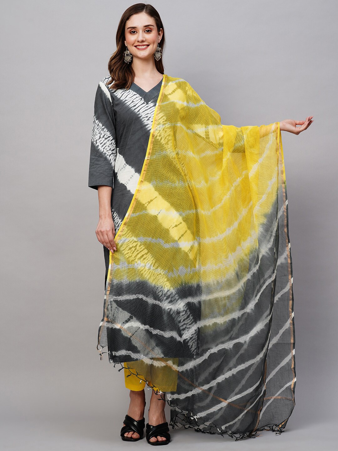 

KALINI Straight Printed V Neck Three-Quarter Sleeves Cotton Kurta Set, Grey