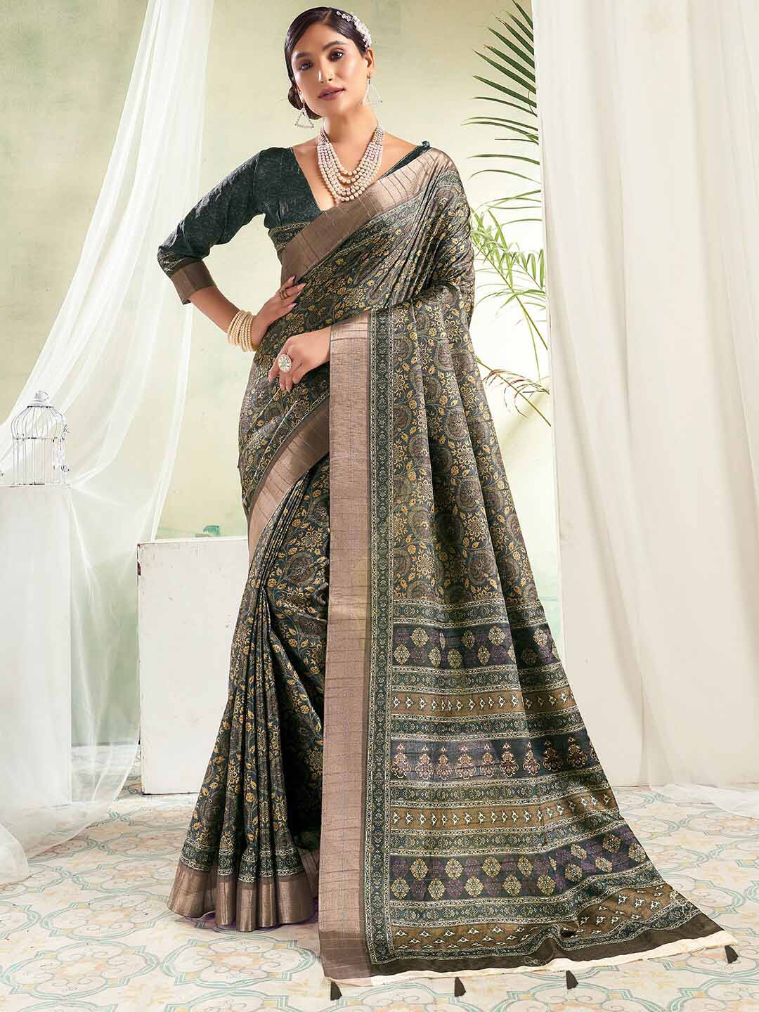 

SANSKAR Floral Printed Zari Saree, Green
