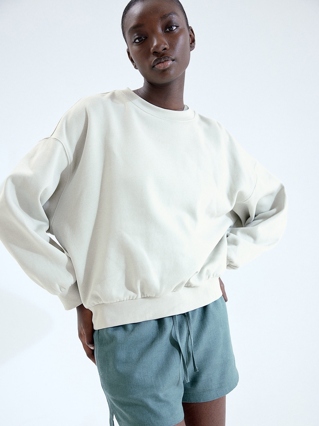 

H&M Women Sweatshirt, Green