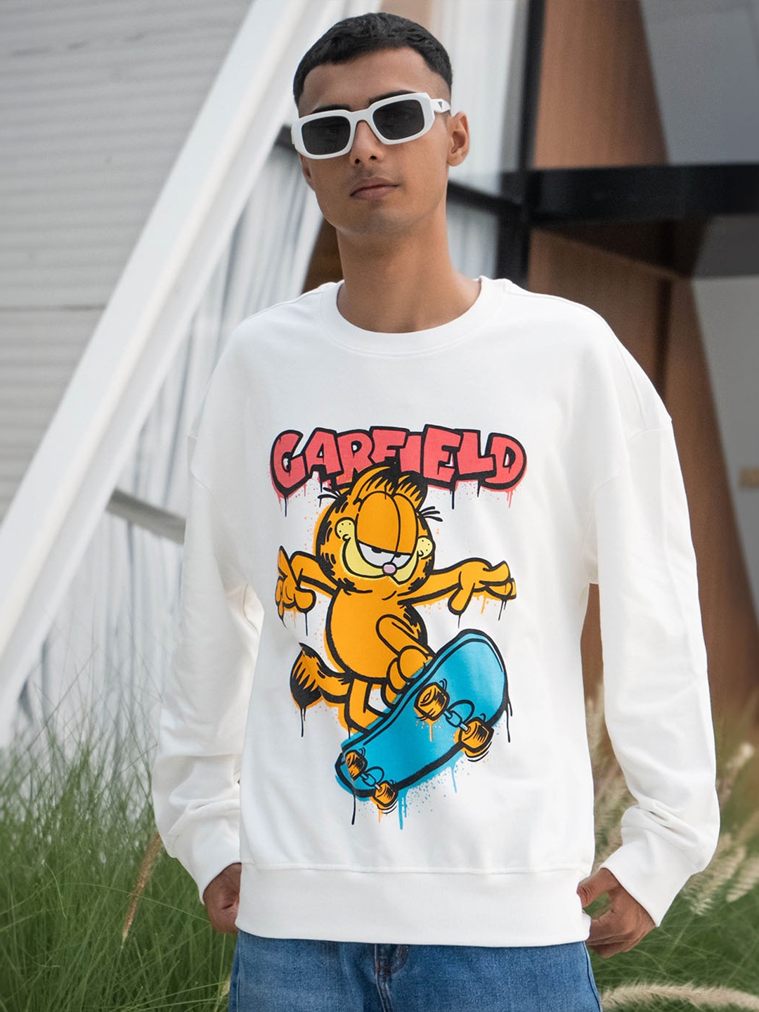 

COLOR CAPITAL Unisex Garfield Printed Drop Shoulder Sleeves Pure Cotton Oversized Pullover, Off white