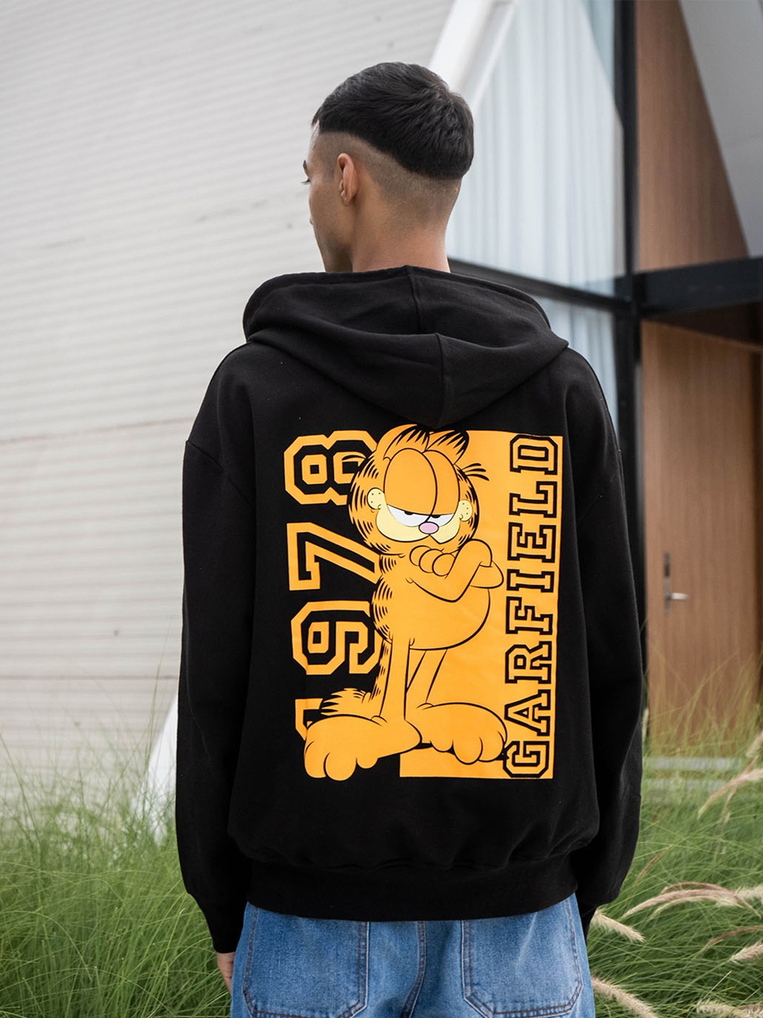 

COLOR CAPITAL Unisex Garfield Printed Drop Shoulder Sleeves Pure Cotton Oversized Pullover, Black