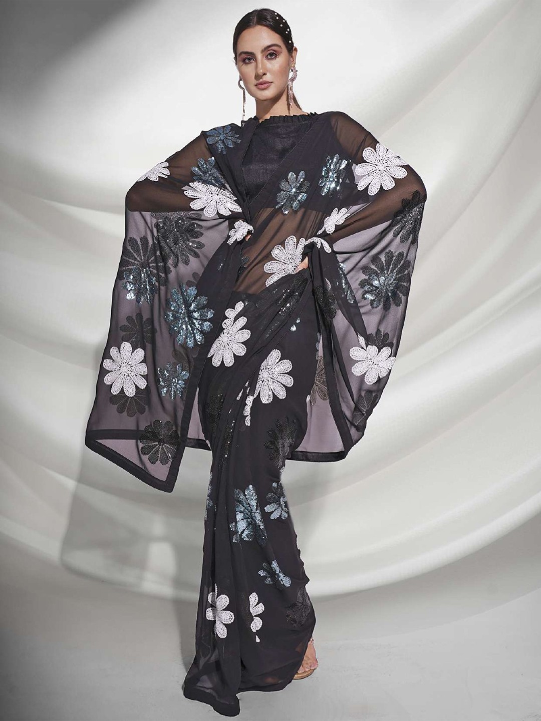 

Angroop Floral Embellished Sequinned Pure Georgette Saree, Black