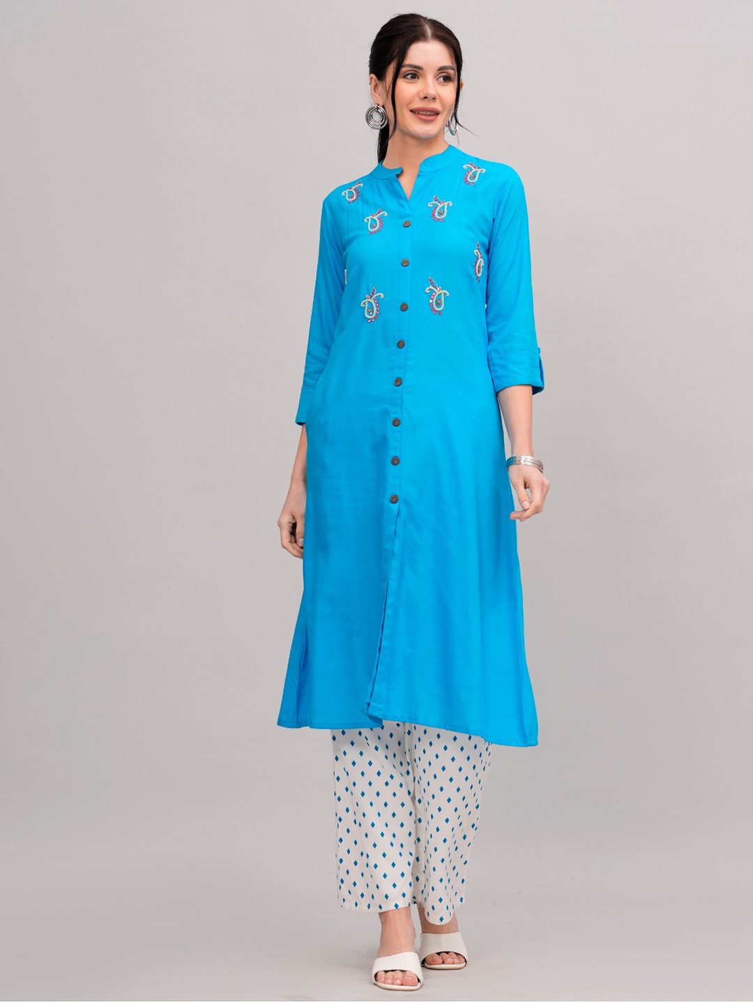 

MAUKA Ethnic Motifs Embroidered Regular Thread Work Kurta With Palazzo, Blue