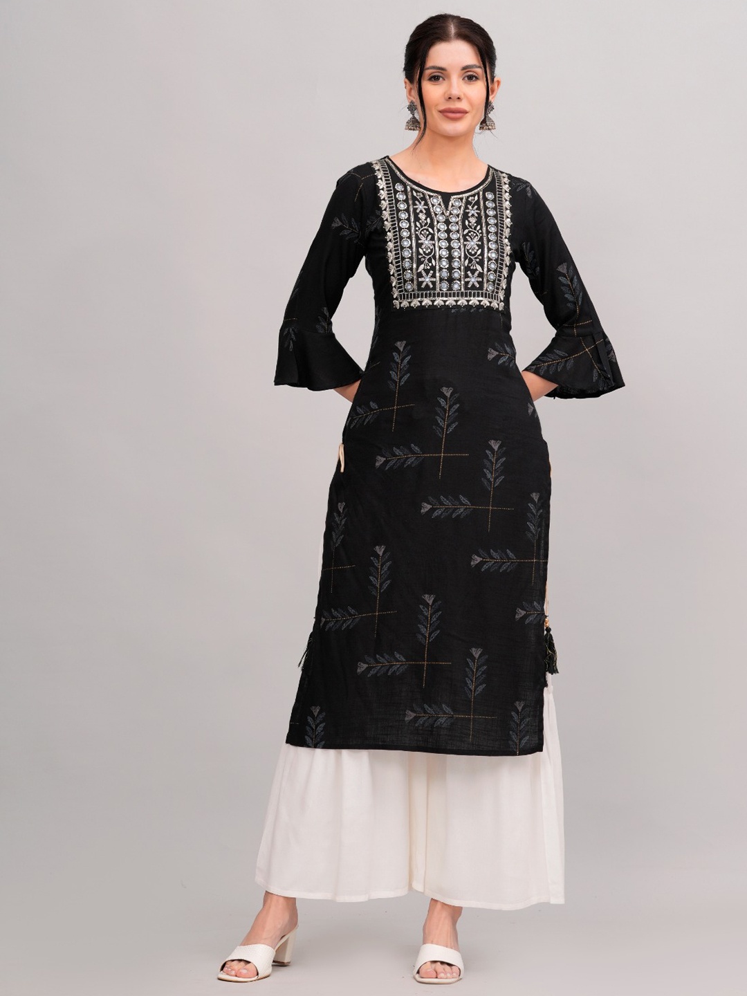 

MAUKA Embroidered Regular Thread Work Kurta With Sharara, Black