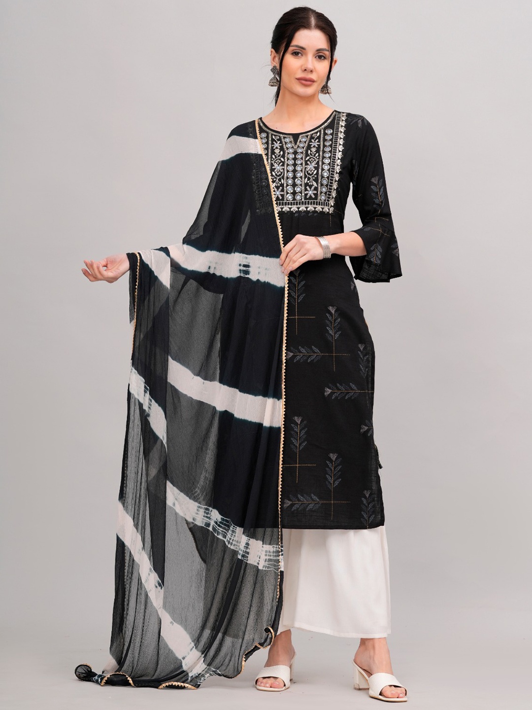 

MAUKA Embroidered Regular Thread Work Kurta With Sharara & Dupatta, Black