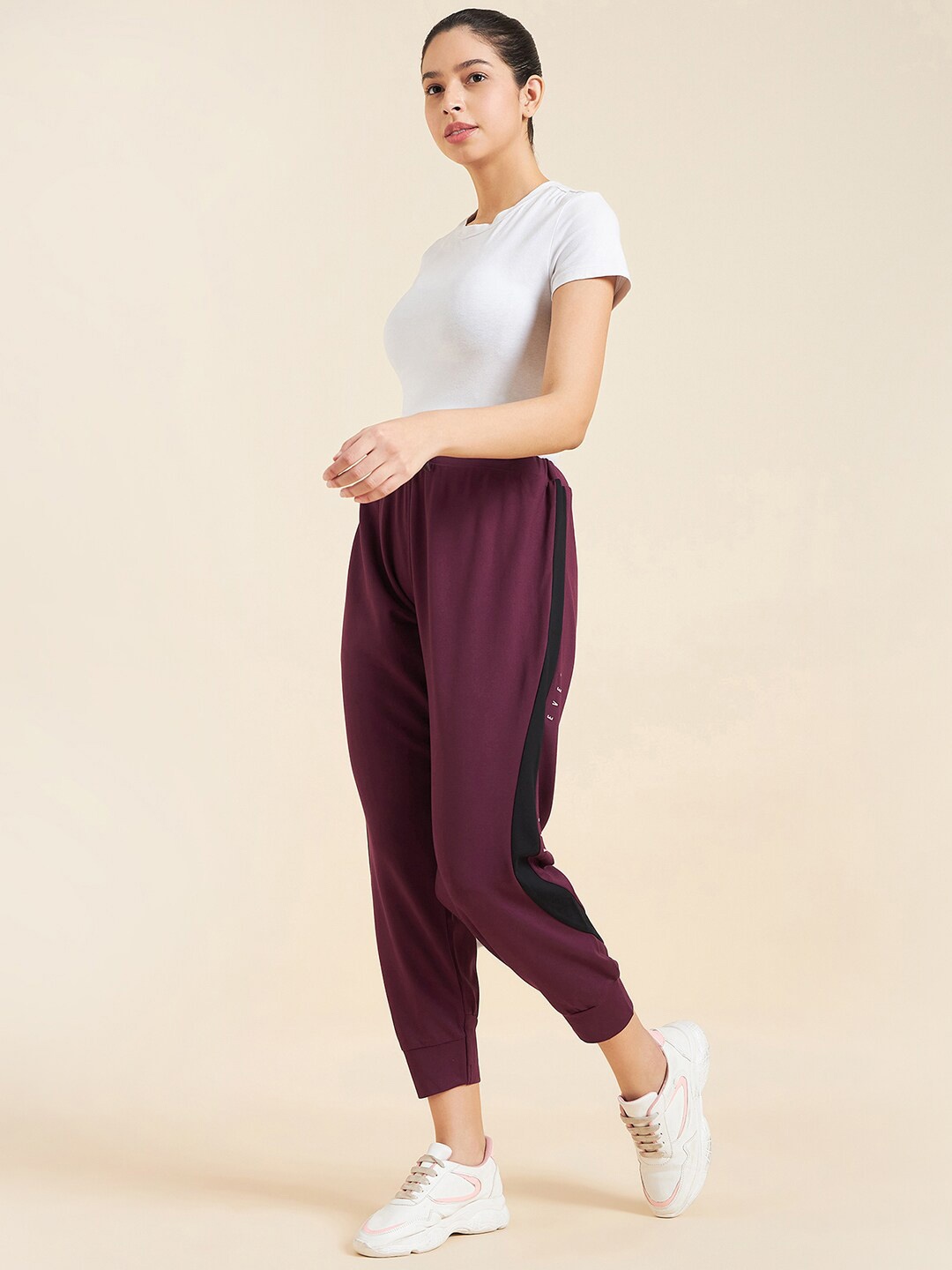 

Sweet Dreams Women Burgundy Mid-Rise Joggers