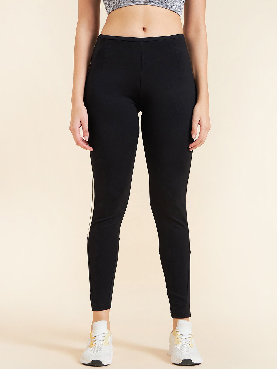 

Sweet Dreams Black Slim-Fit Ankle-Length Gym Tights