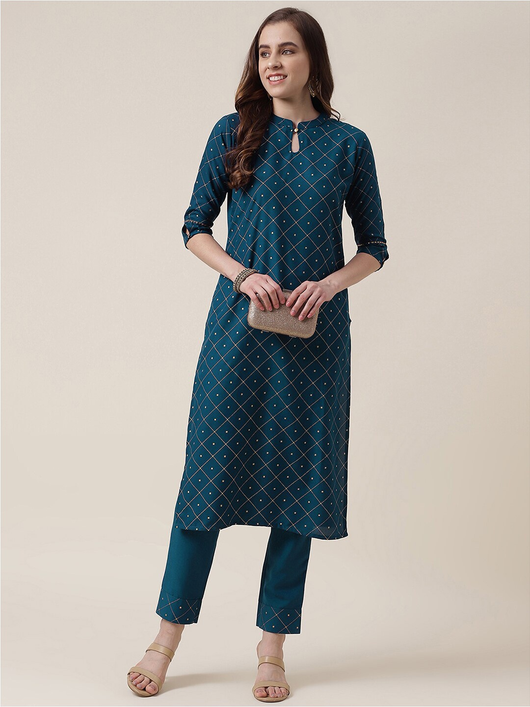 

SKYLEE Women Teal & Gold Toned Geometric Printed Straight Kurta With Trousers