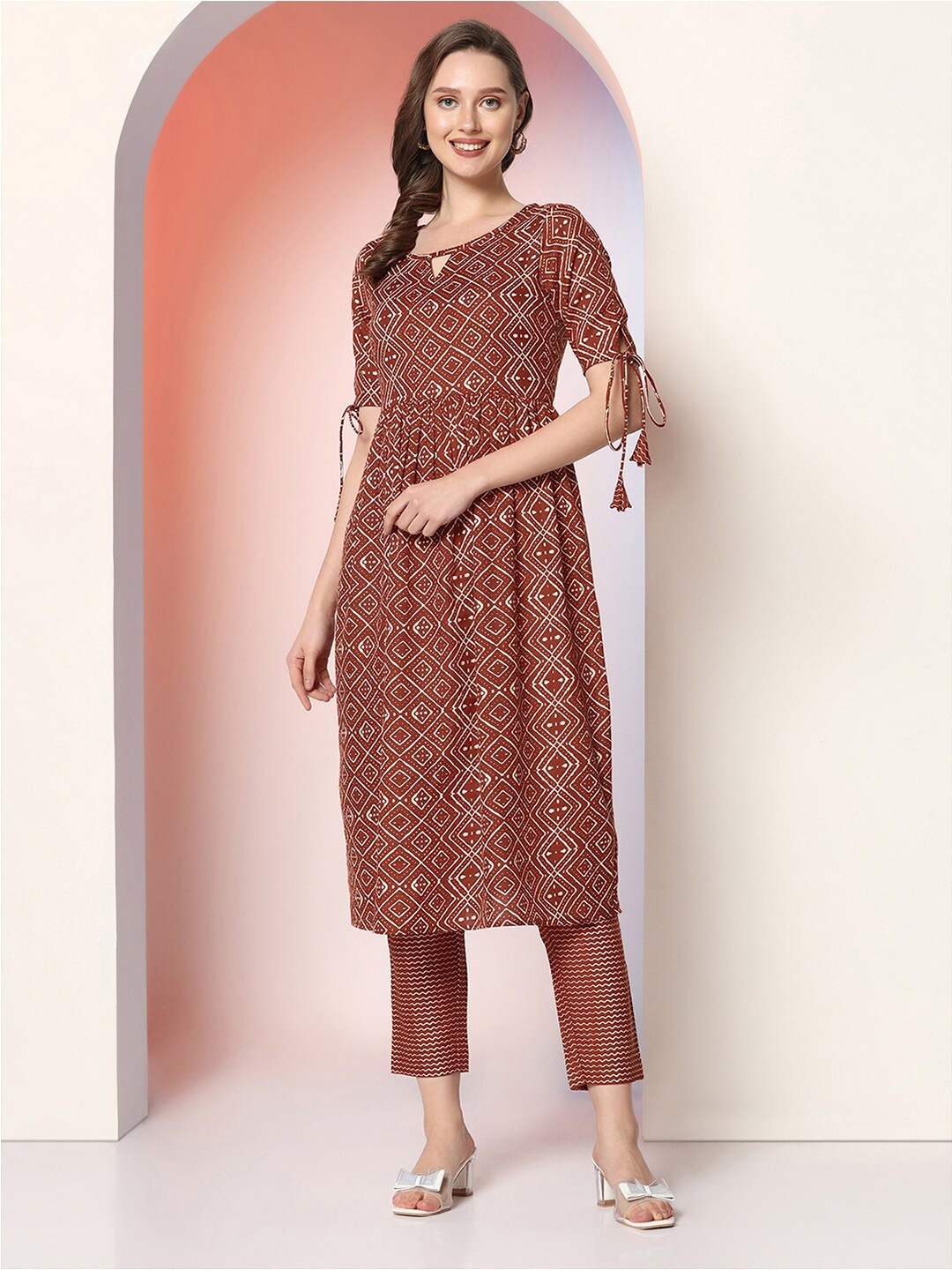 

SKYLEE Women Brown & White Geometric Printed Anarkali Kurta with Trousers