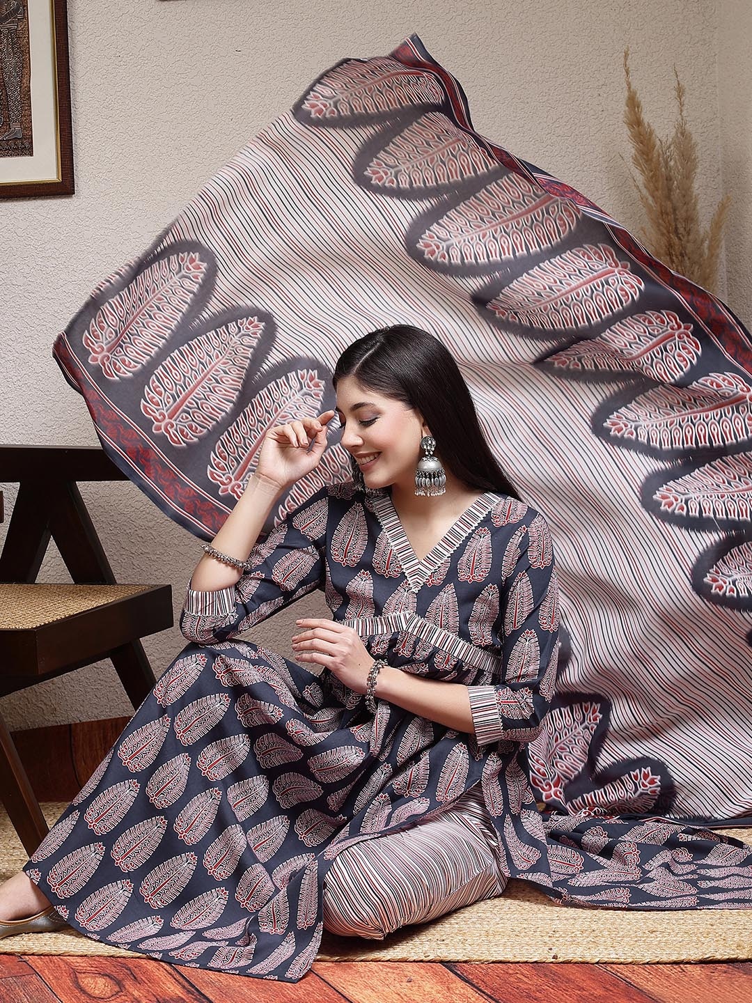 

SKYLEE Blue & Red Ethnic Motifs Printed A-Line Empire Kurta With Trousers & Dupatta
