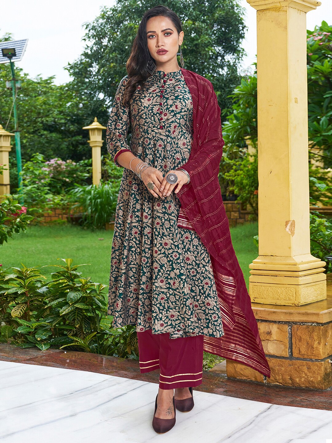 

KALINI Floral Printed Anarkali Round Neck, Three-Quarter sleeves Kurta Set, Green