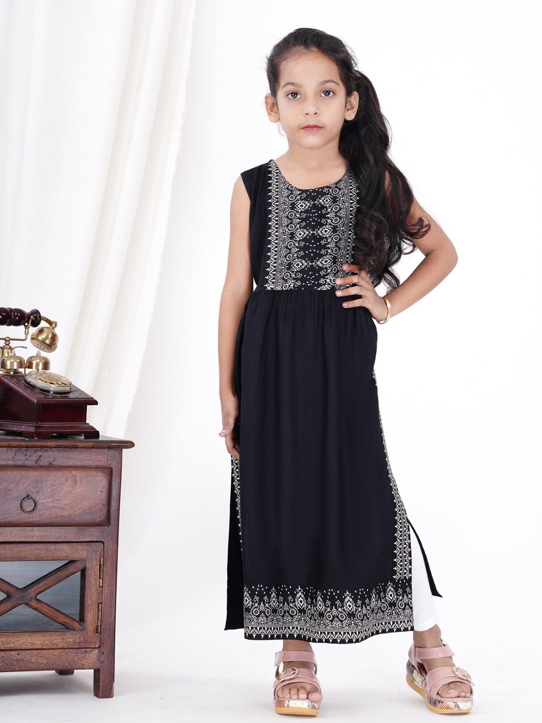 

DRESSAR Girls Ethnic Motifs Printed Maxi Dress, Black