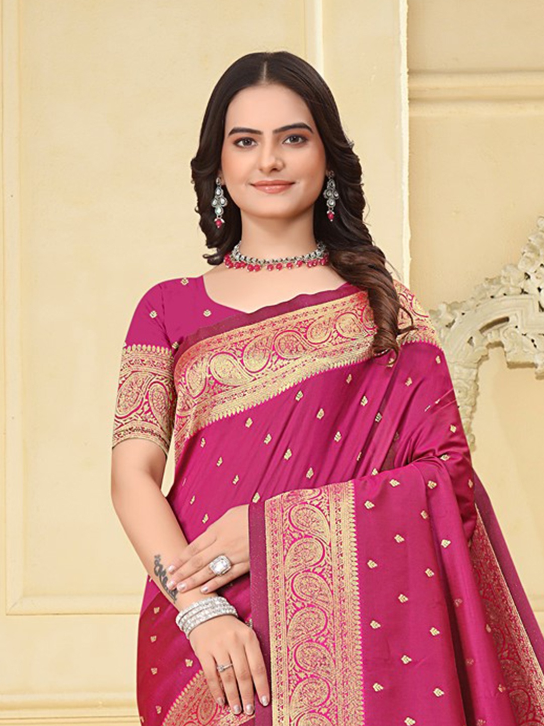 

Pionex Ethnic Motifs Woven Design Zari Pure Silk Banarasi Saree, Pink