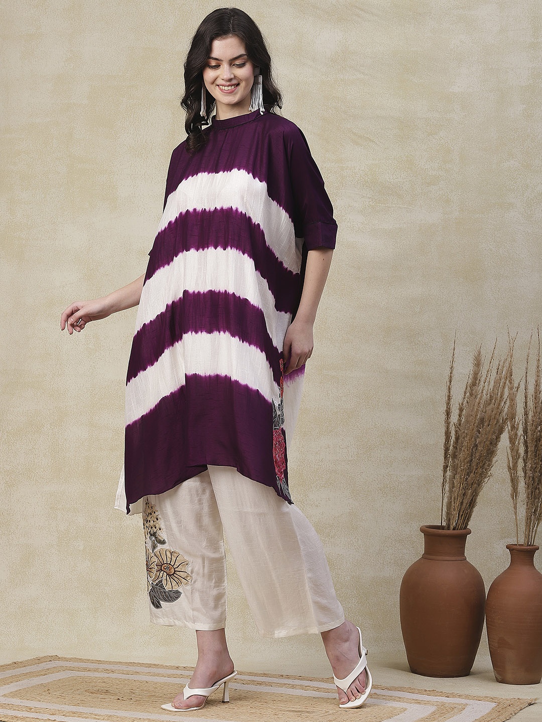 

Envy Me by FASHOR Ombre Dyed Band Collar Thread Work Kaftan Kurta with Palazzos, Purple