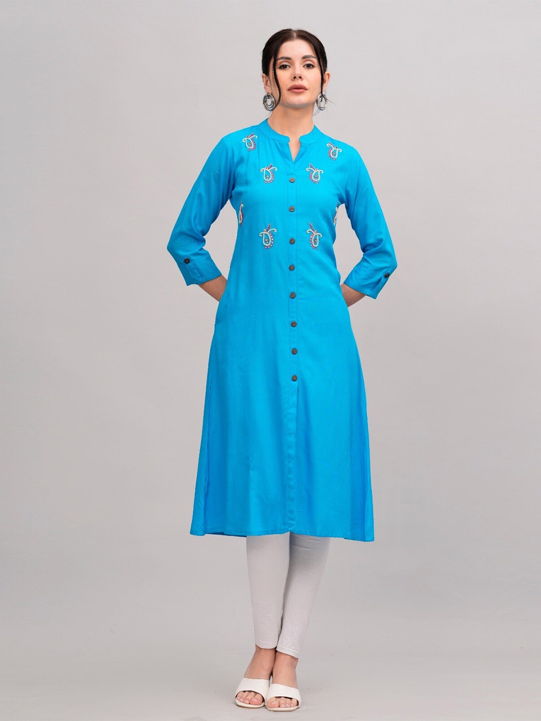 

MAUKA Embroidered Straight Kurta, Blue