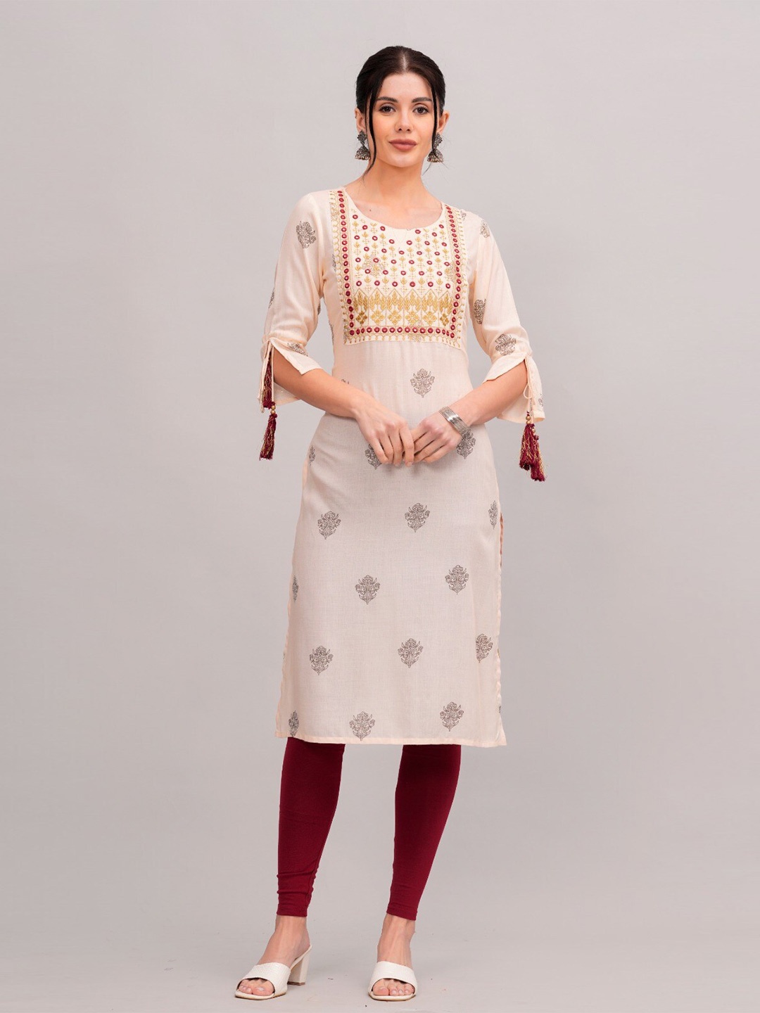 

MAUKA Ethnic Motifs Printed Mirror Work Straight Kurta, Cream