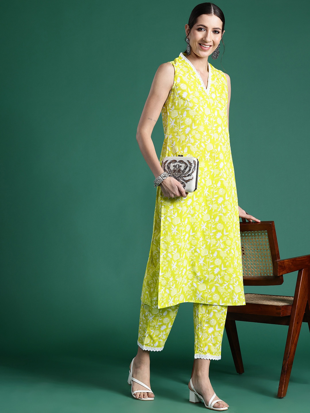 

Indo Era Floral Printed Pure Cotton Kurta with Trousers, Green