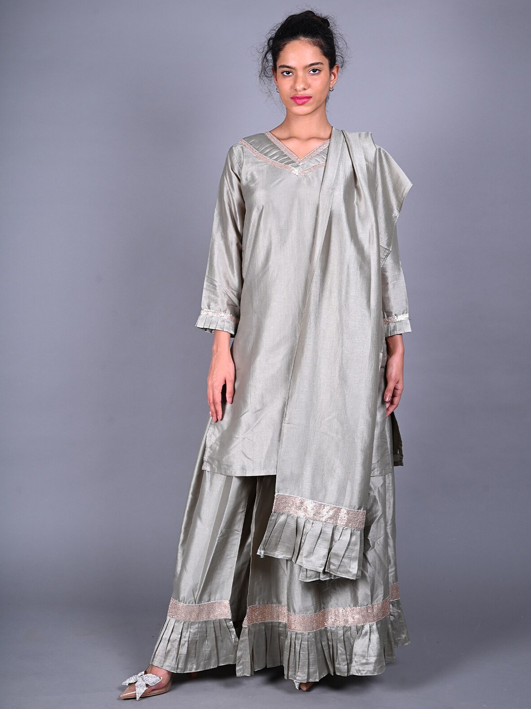 

ODETTE Gotta Patti Straight Kurta With Palazzos & Dupatta, Grey
