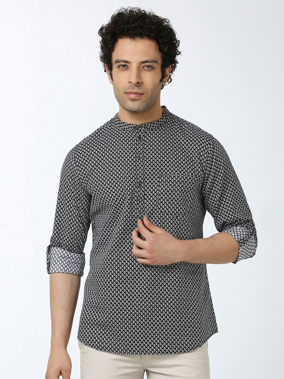 

VALEN CLUB Geometric Printed Mandarin Collar Cotton Kurta, Black