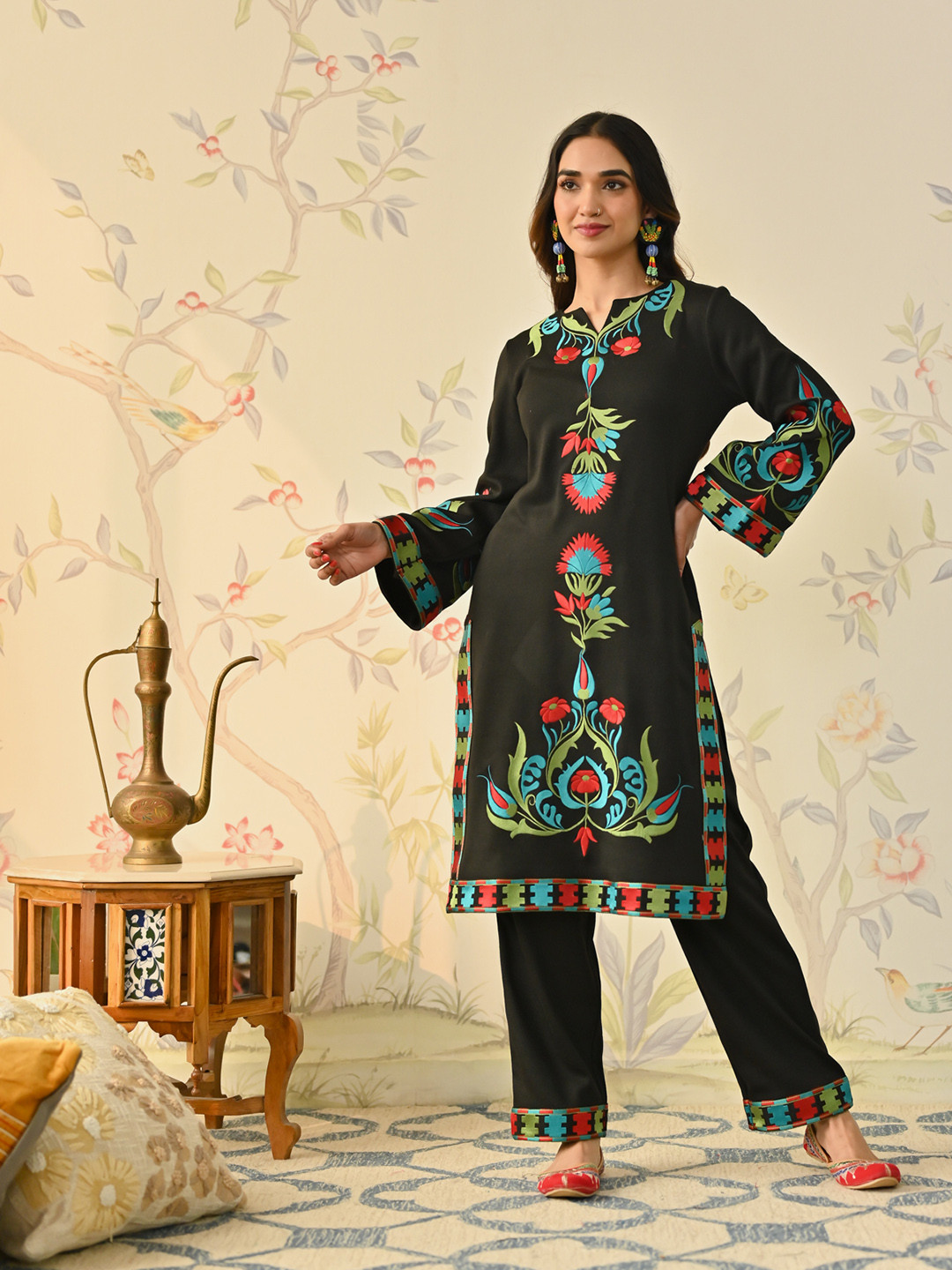 

Rustorange Floral Embroidered Regular Thread Work Kurta with Salwar, Black