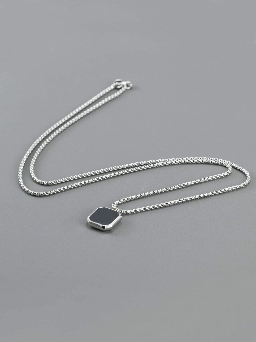 

FIMBUL Men Silver Plated Pendant With Chain