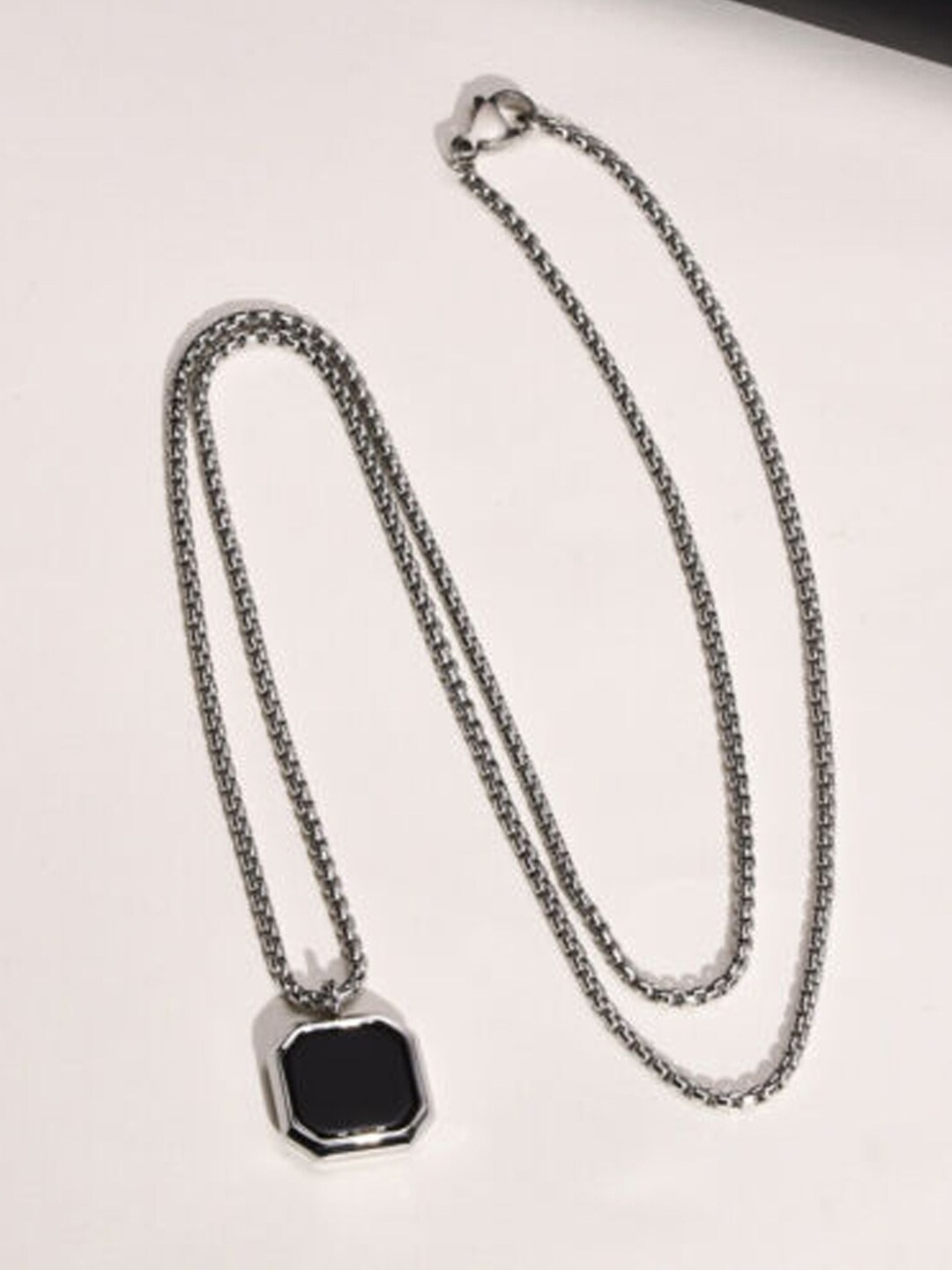 

FIMBUL Silver-Plated Octagonal-Shaped Pendant With Chain