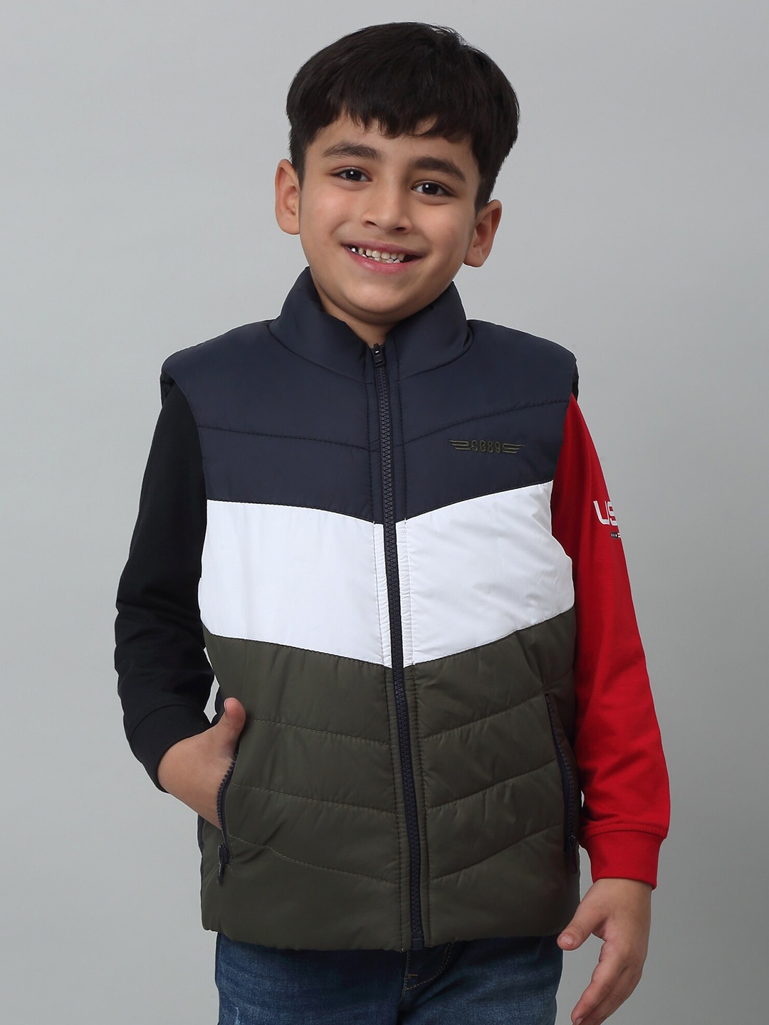 

Cantabil Boys Colourblocked Sleeveless Lightweight Puffer Jacket, Navy blue