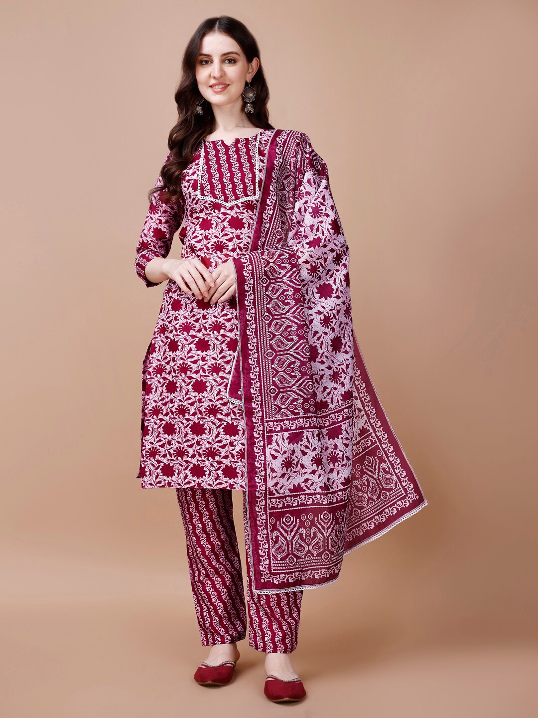 

HETVI CREATION Floral Printed Regular Kurta with Trousers & Dupatta, Maroon