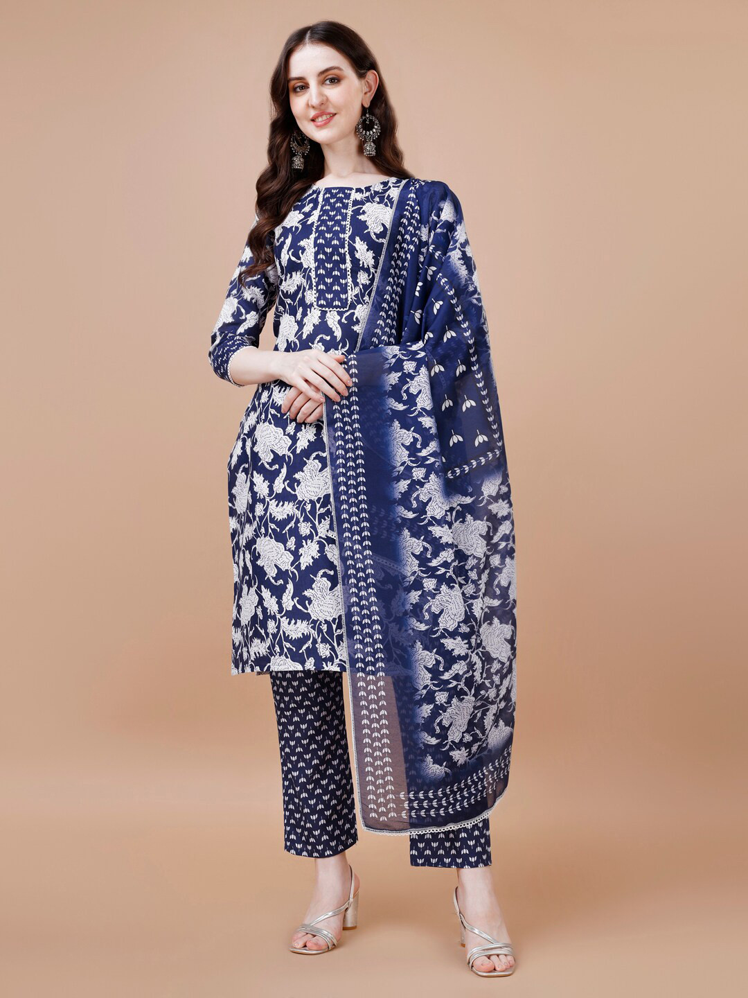 

HETVI CREATION Floral Printed Regular Kurta with Trousers & Dupatta, Blue