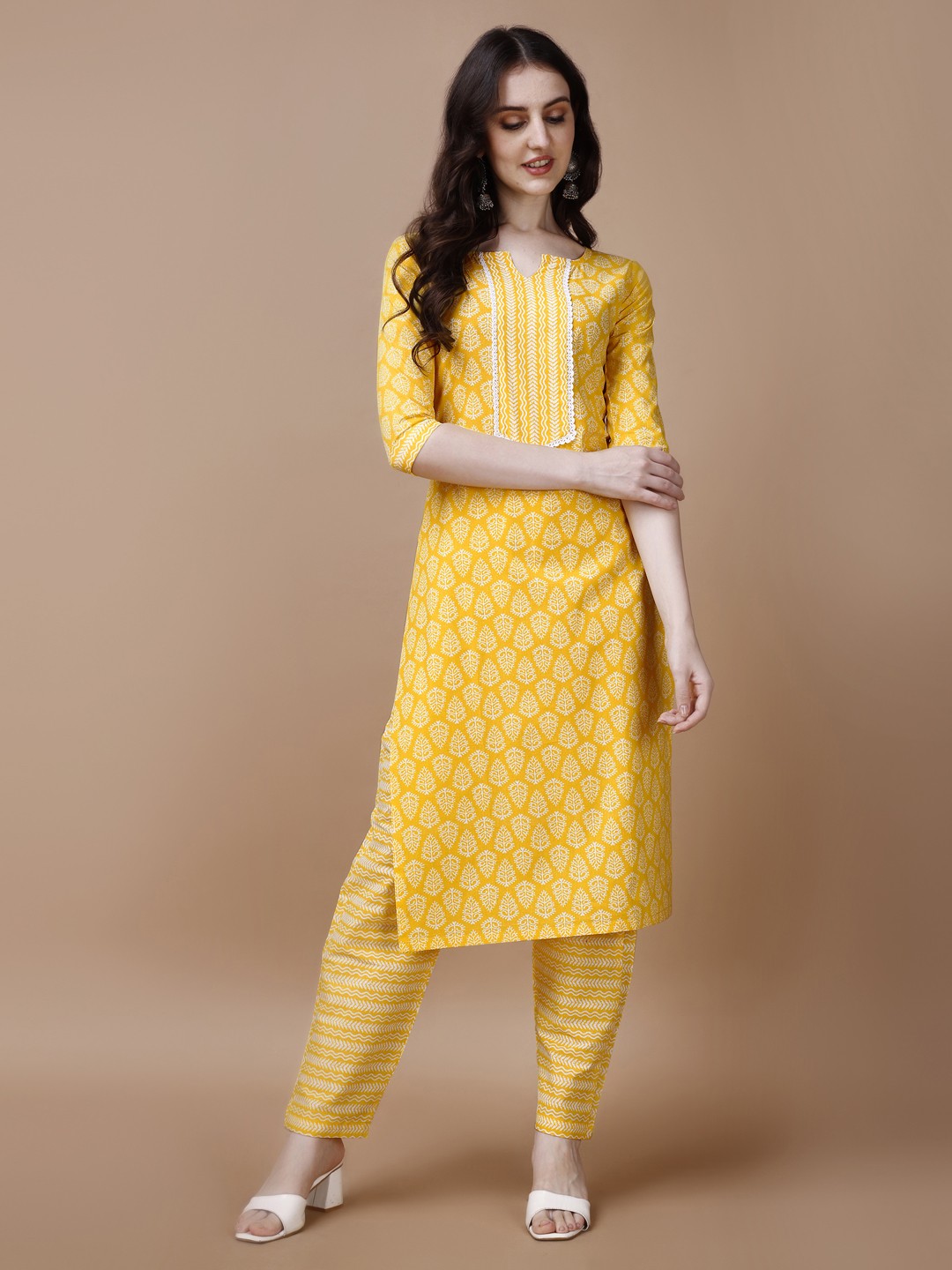 

HETVI CREATION Ethnic Motifs Printed Kurta with Trousers, Yellow
