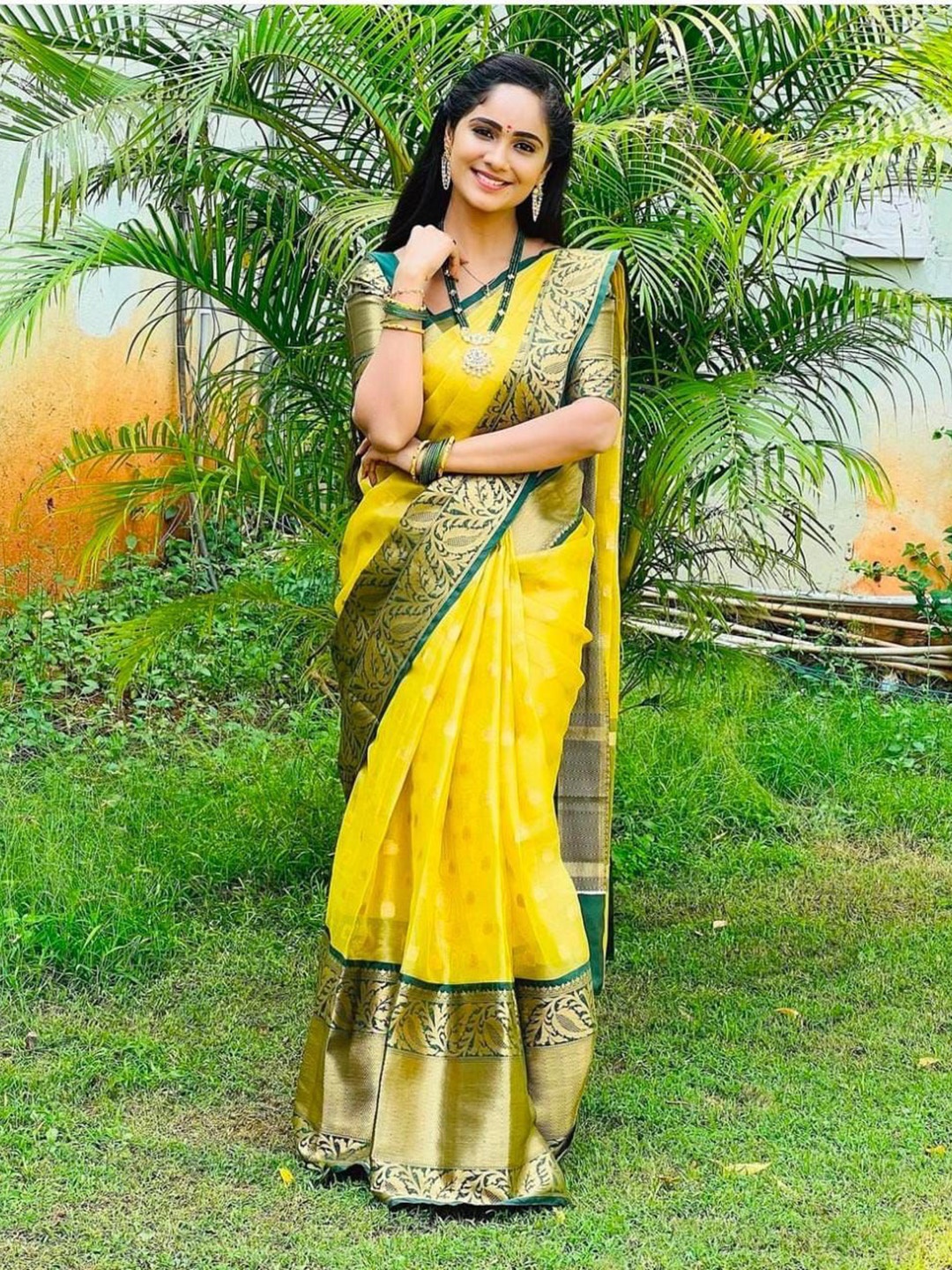 

Mitera Woven Design Zari Art Silk Saree, Yellow