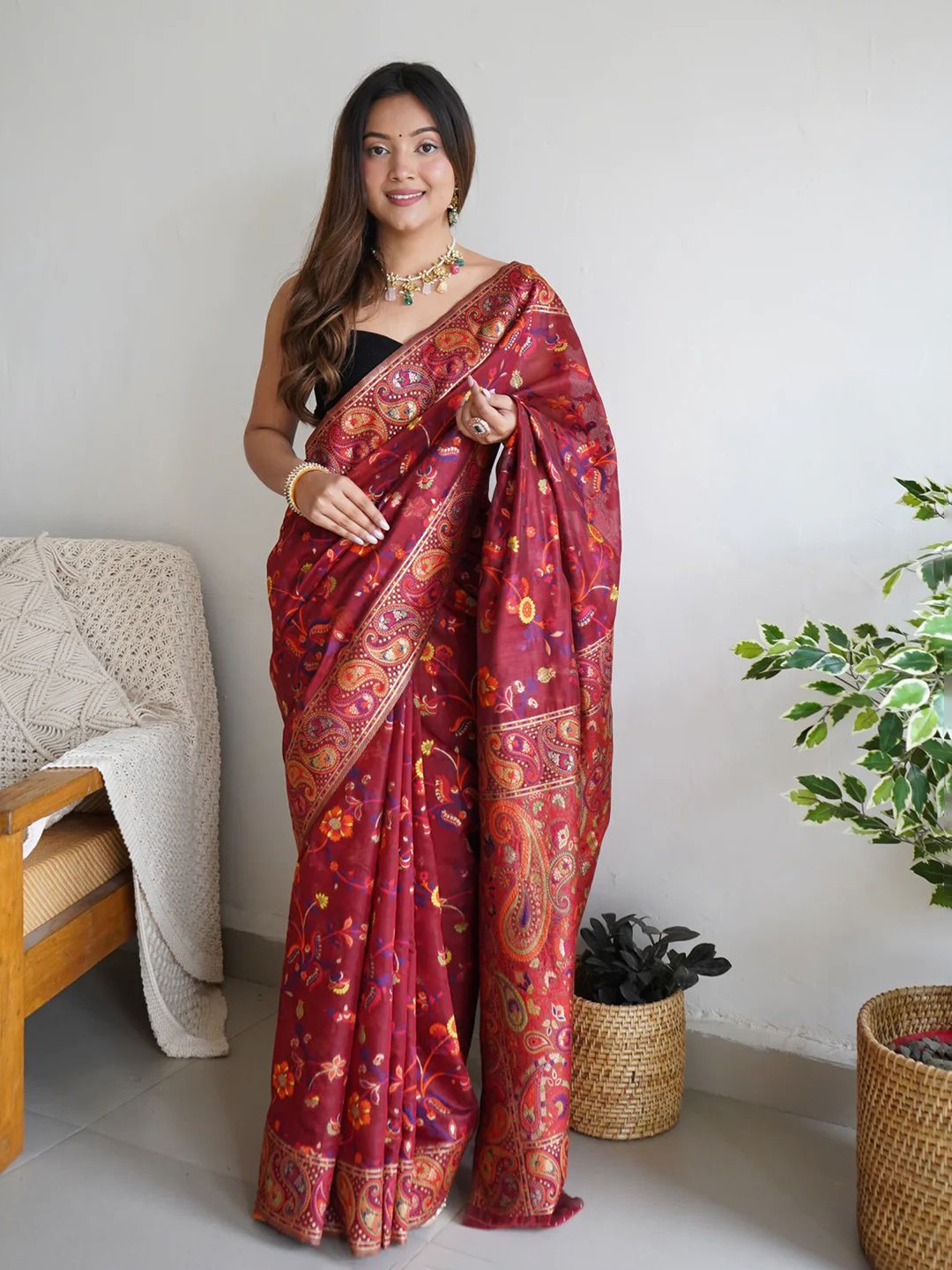 

Mitera Maroon & Gold-Toned Ethnic Motifs Printed Zari Art Silk Saree