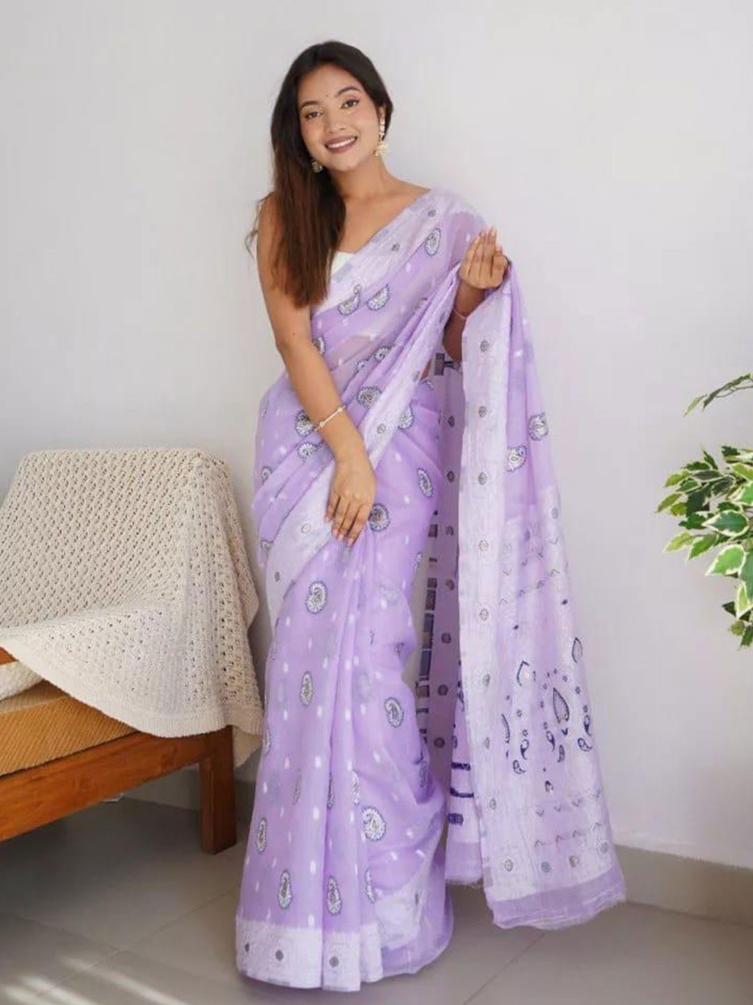 

Mitera Lavender & Silver-Toned Ethnic Motifs Woven Design Zari Art Silk Saree