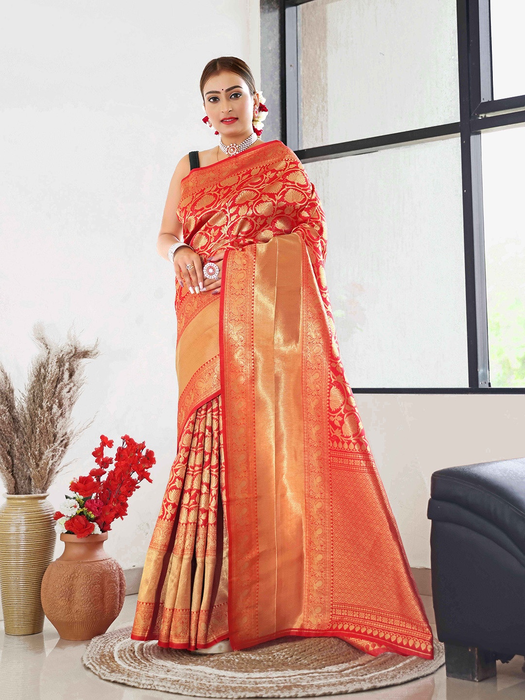 

Mitera Ethnic Print Zari Art Silk Saree, Red