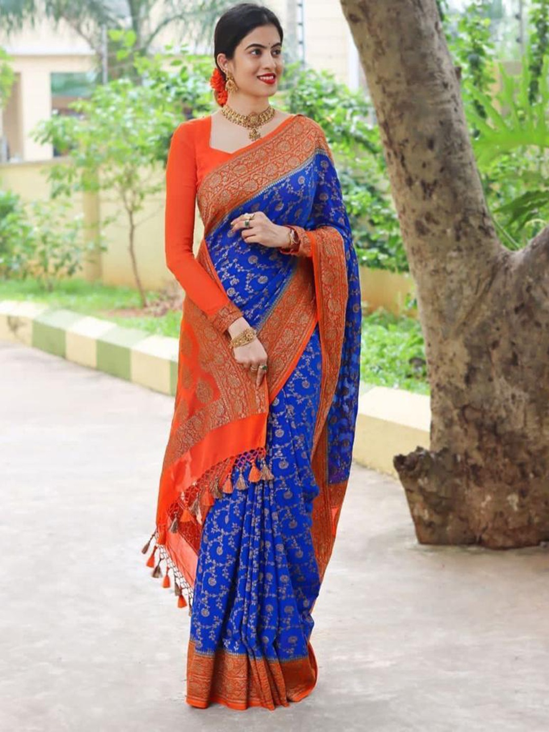 

Mitera Floral Print Zari Art Silk Saree, Blue