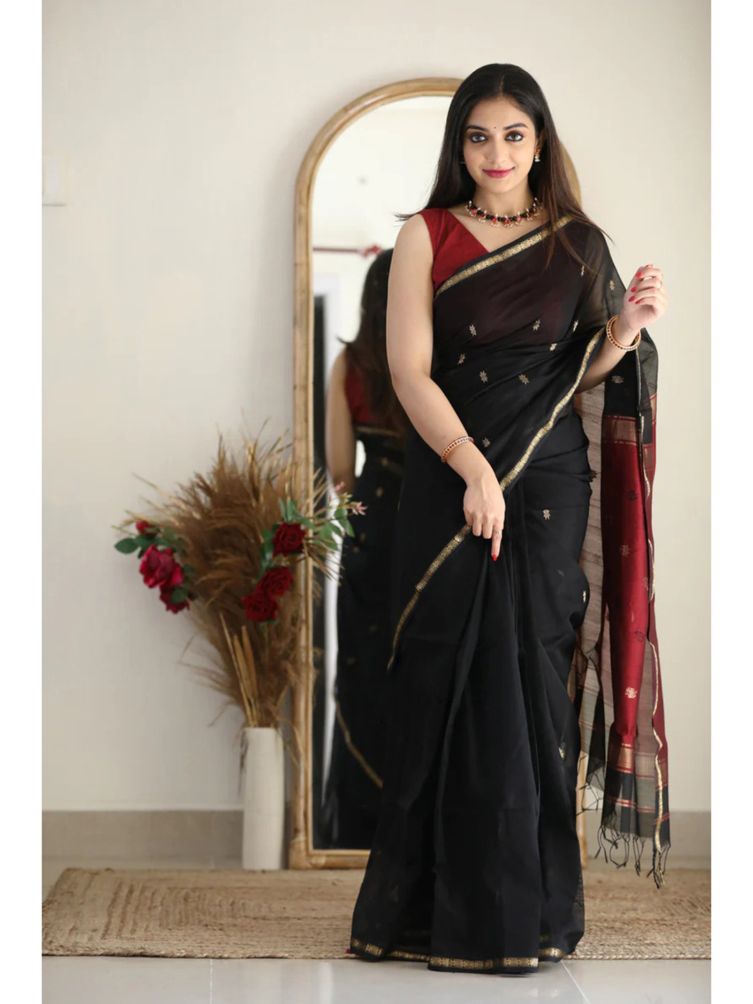 

Mitera Black & Gold-Toned Ethnic Motifs Woven Design Zari Art Silk Saree