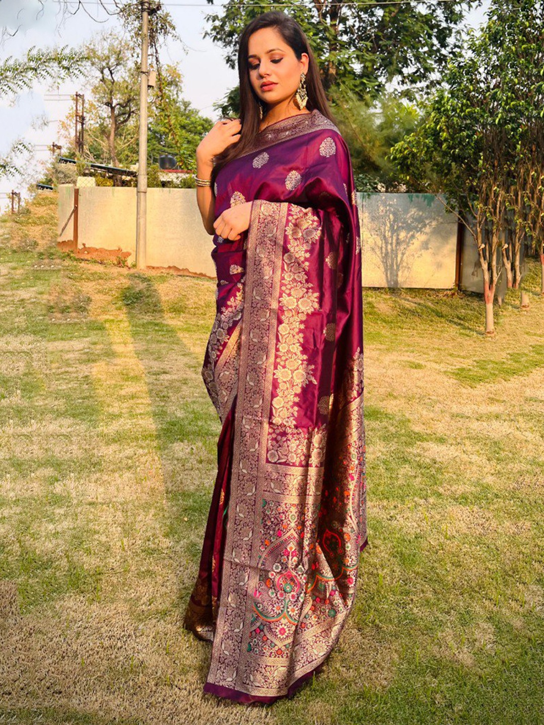 

Mitera Purple & Gold Toned Ethnic Motifs Zari Art Silk Saree