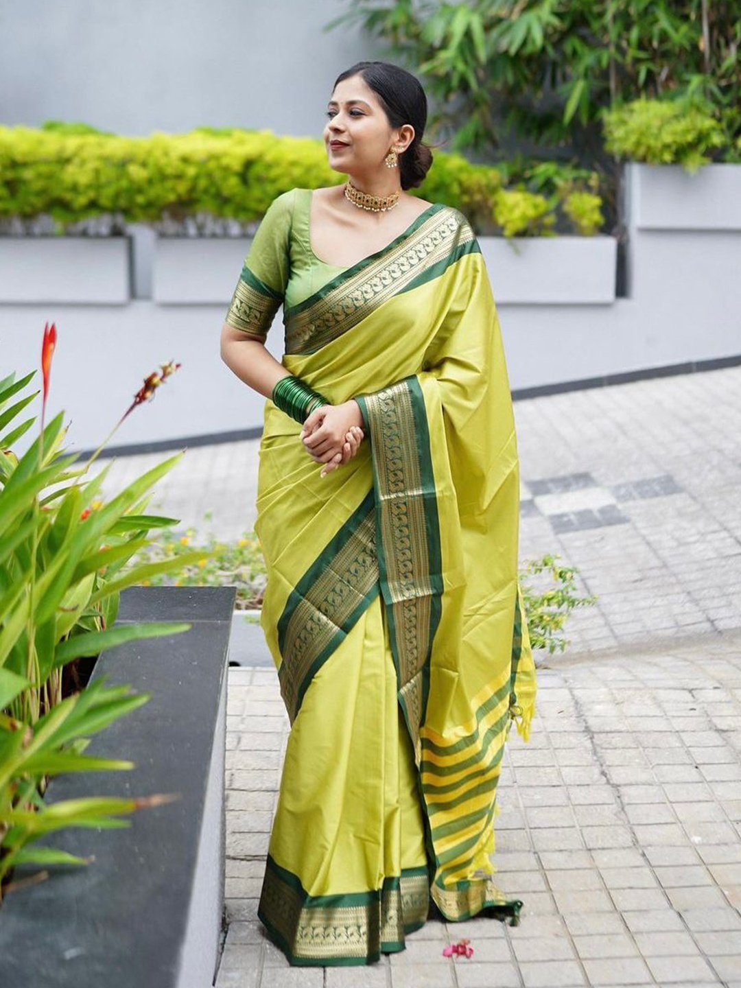 

Mitera Green & Gold Toned Woven Design Zari Art Silk Saree