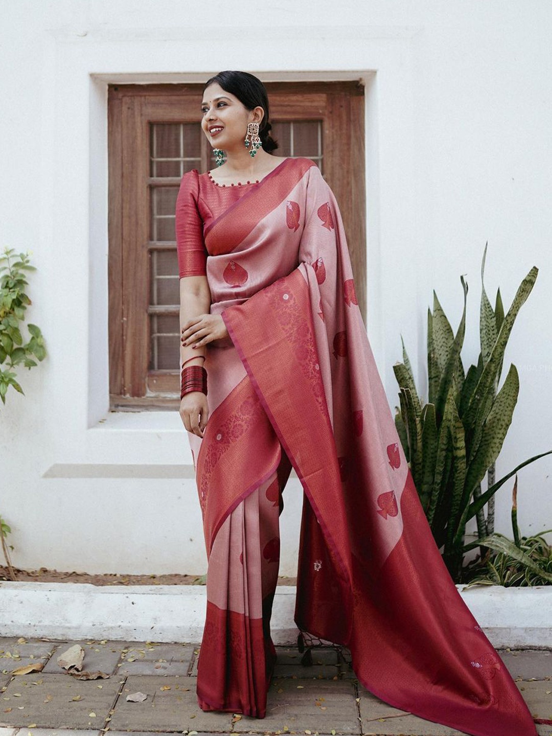 

Mitera Woven Design Zari Art Silk Saree, Pink